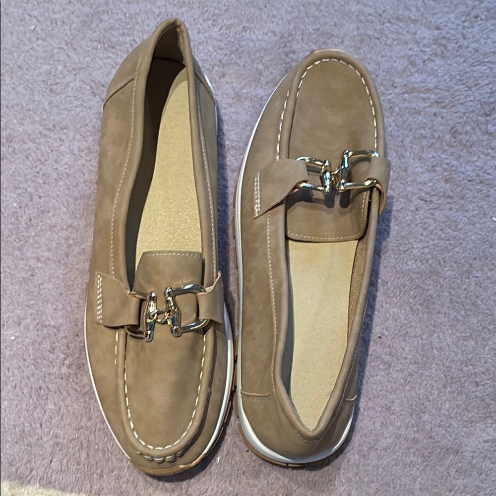 Tan Casual Loafers with Decorative Chain Detail - Picture 6 of 10